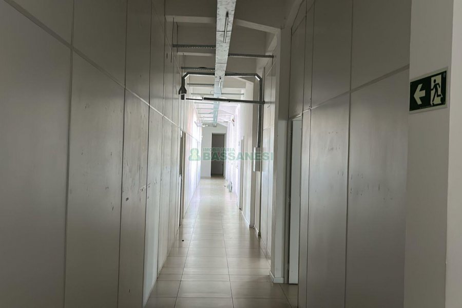 Sala com 480m², no bairro Centro em Caxias do Sul para Alugar