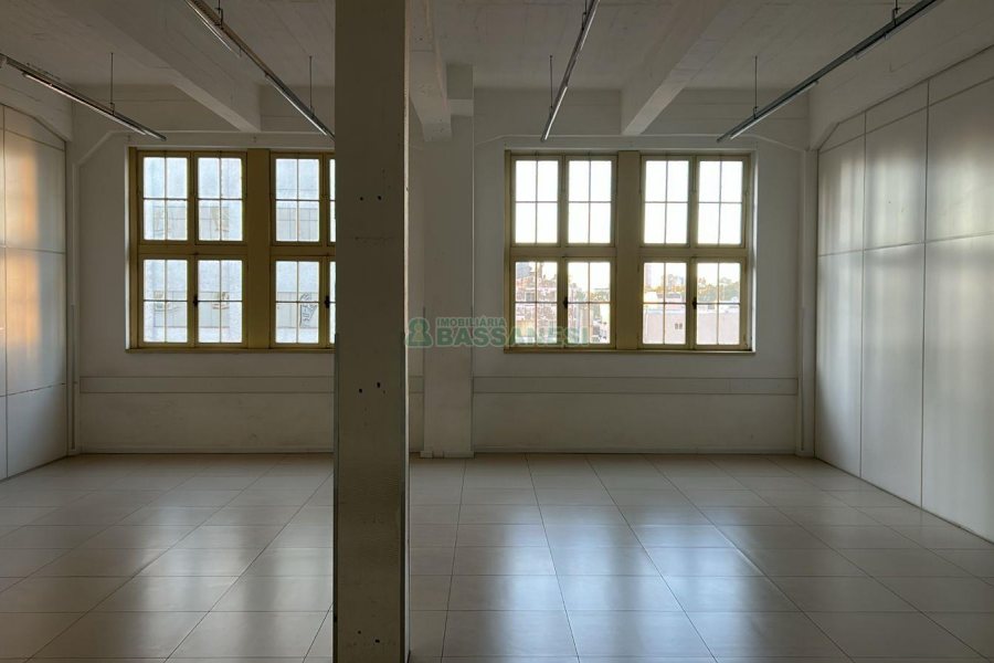 Sala com 480m², no bairro Centro em Caxias do Sul para Alugar