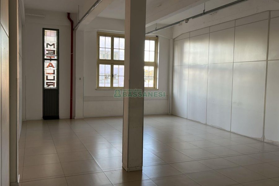 Sala com 480m², no bairro Centro em Caxias do Sul para Alugar
