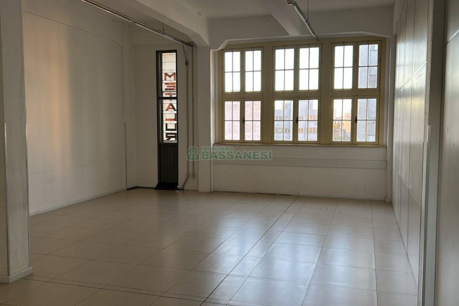 Sala com 480m², no bairro Centro em Caxias do Sul para Alugar