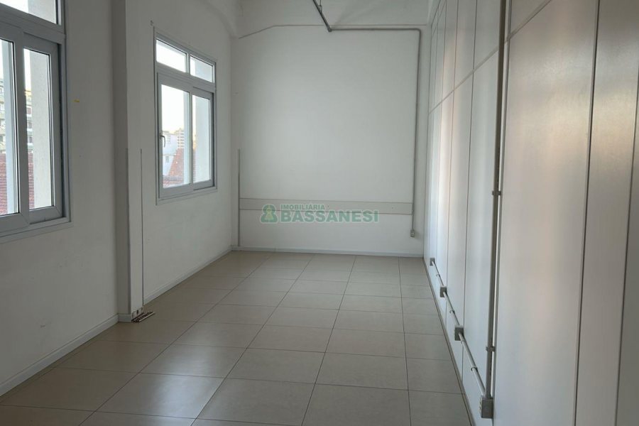 Sala com 480m², no bairro Centro em Caxias do Sul para Alugar