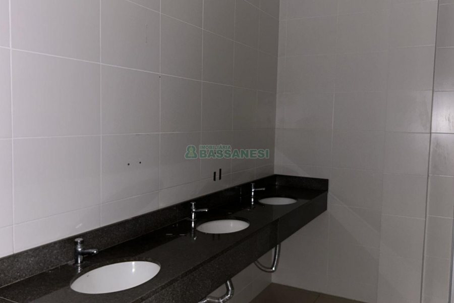 Sala com 480m², no bairro Centro em Caxias do Sul para Alugar