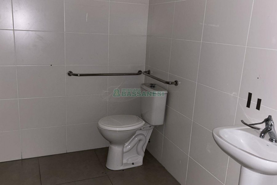 Sala com 480m², no bairro Centro em Caxias do Sul para Alugar
