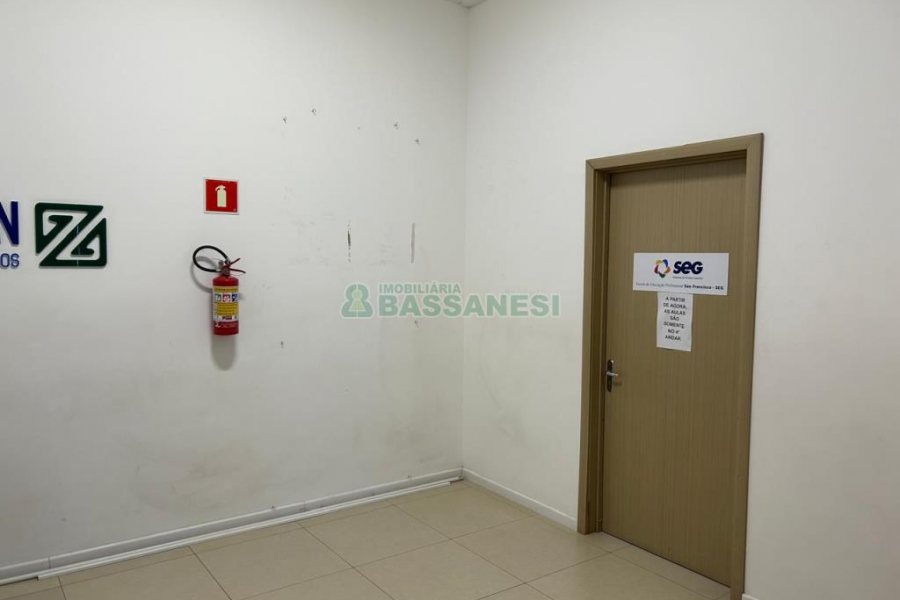 Sala com 480m², no bairro Centro em Caxias do Sul para Alugar