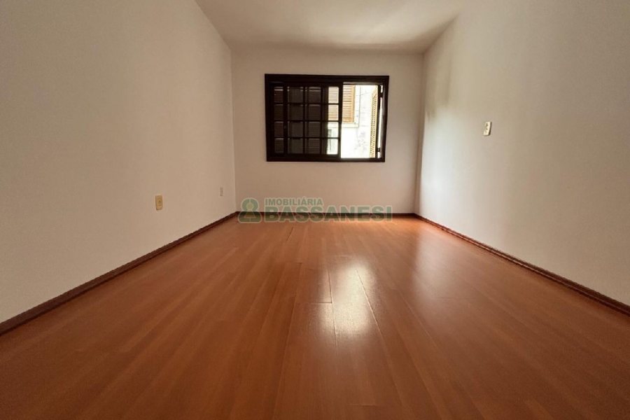 Apto Mobiliado com 220m², 3 dormitórios, 2 vagas, no bairro Medianeira em Caxias do Sul para Alugar