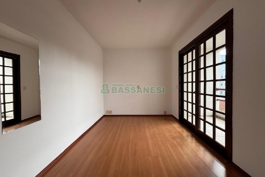 Apto Mobiliado com 220m², 3 dormitórios, 2 vagas, no bairro Medianeira em Caxias do Sul para Alugar