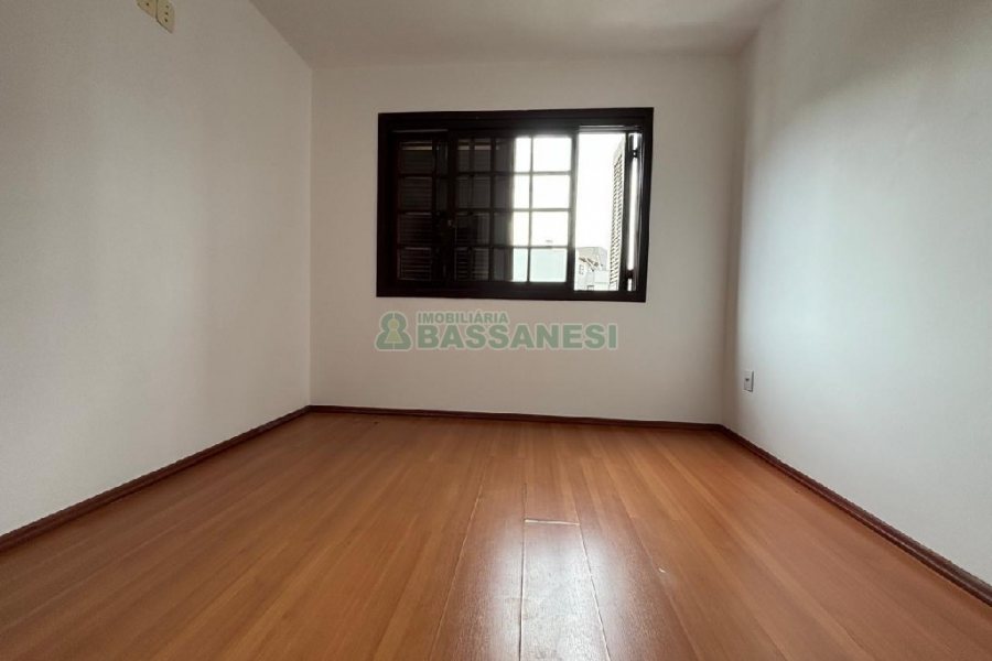 Apto Mobiliado com 220m², 3 dormitórios, 2 vagas, no bairro Medianeira em Caxias do Sul para Alugar