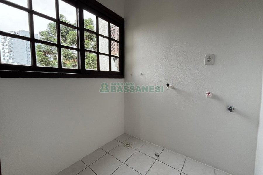 Apto Mobiliado com 220m², 3 dormitórios, 2 vagas, no bairro Medianeira em Caxias do Sul para Alugar