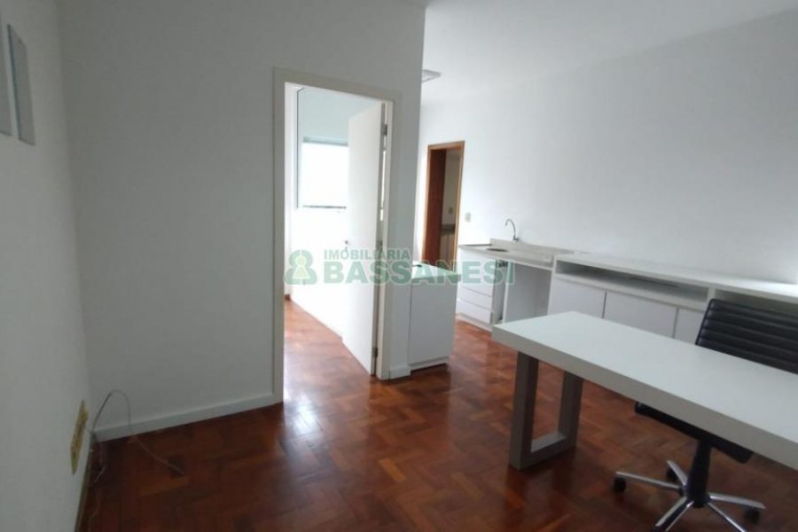 Sala com 50m², 1 vaga, no bairro Rio Branco em Caxias do Sul para Alugar