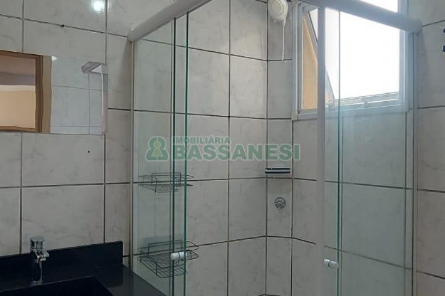 Apartamento com 44m², 2 dormitórios, 1 vaga, no bairro Nossa Senhora das Graças em Caxias do Sul para Alugar