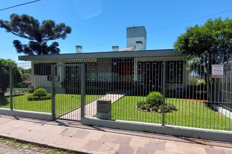 Casa com 400m², 4 dormitórios, 2 vagas, no bairro Petrópolis em Caxias do Sul para Alugar