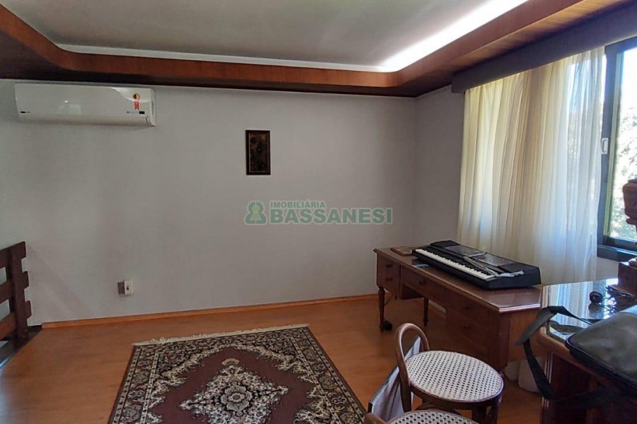 Casa com 400m², 4 dormitórios, 2 vagas, no bairro Petrópolis em Caxias do Sul para Alugar