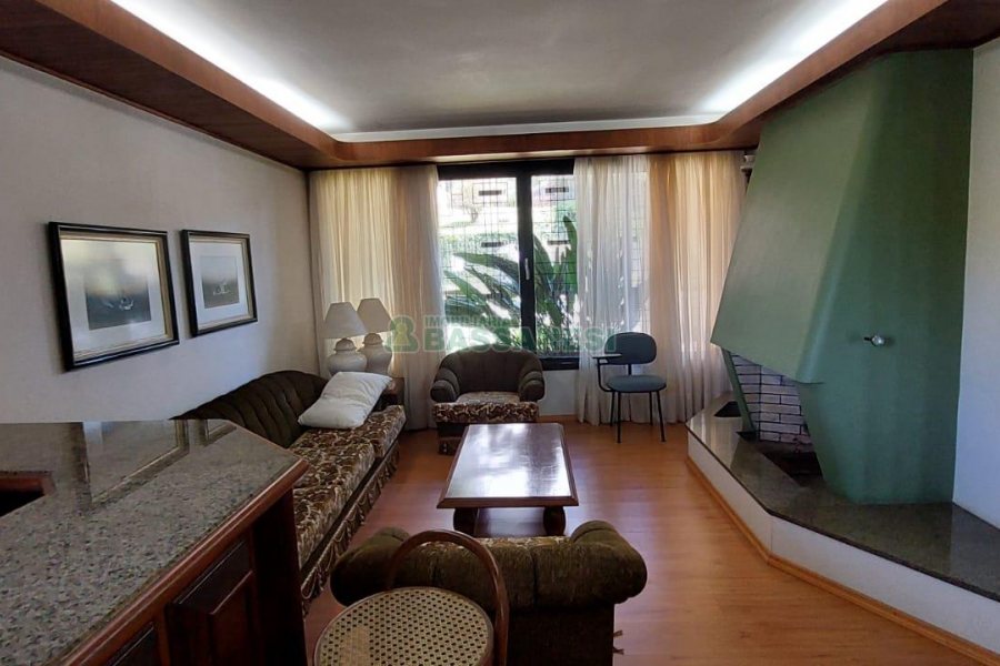 Casa com 400m², 4 dormitórios, 2 vagas, no bairro Petrópolis em Caxias do Sul para Alugar
