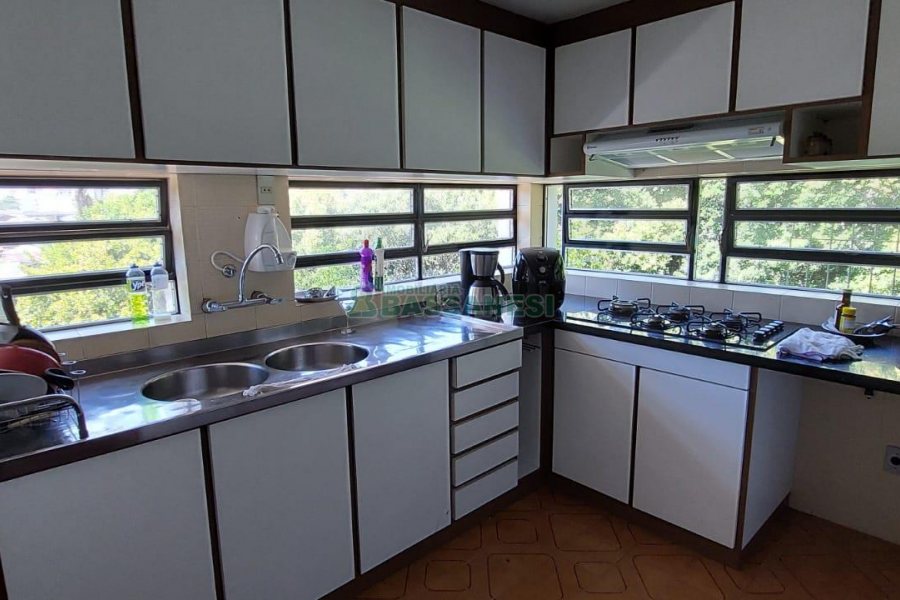 Casa com 400m², 4 dormitórios, 2 vagas, no bairro Petrópolis em Caxias do Sul para Alugar