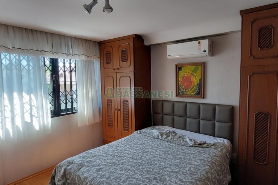 Casa com 400m², 4 dormitórios, 2 vagas, no bairro Petrópolis em Caxias do Sul para Alugar