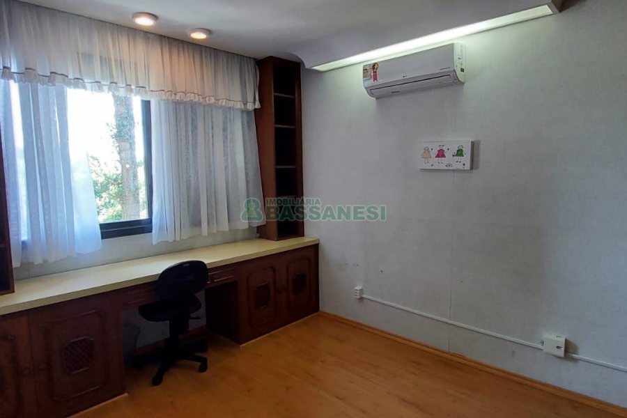 Casa com 400m², 4 dormitórios, 2 vagas, no bairro Petrópolis em Caxias do Sul para Alugar