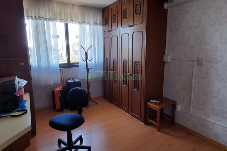 Casa com 400m², 4 dormitórios, 2 vagas, no bairro Petrópolis em Caxias do Sul para Alugar