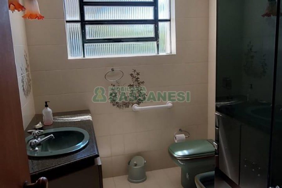Casa com 400m², 4 dormitórios, 2 vagas, no bairro Petrópolis em Caxias do Sul para Alugar