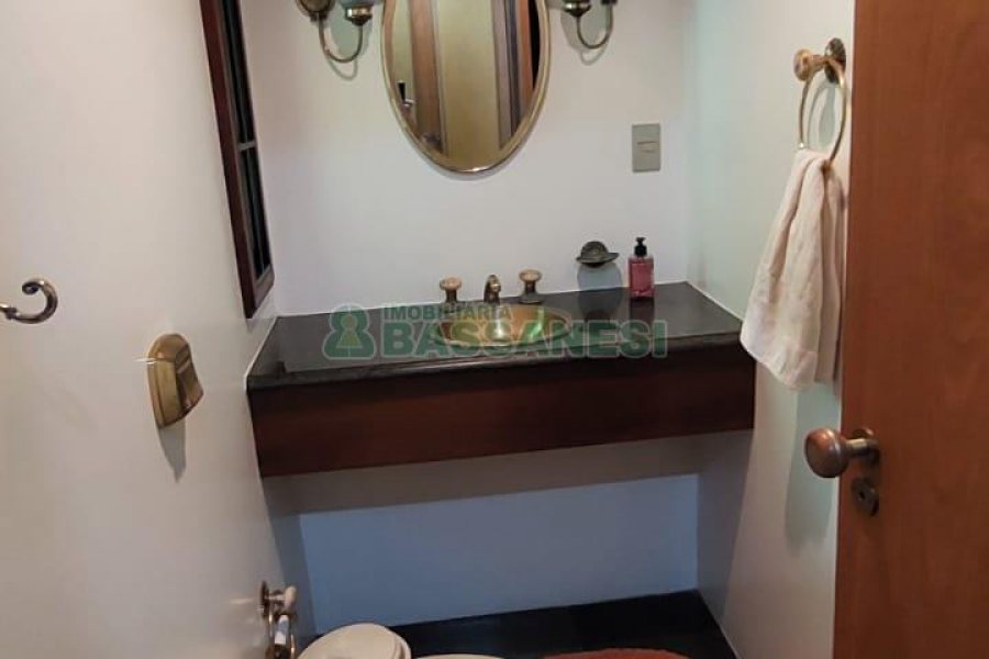 Casa com 400m², 4 dormitórios, 2 vagas, no bairro Petrópolis em Caxias do Sul para Alugar