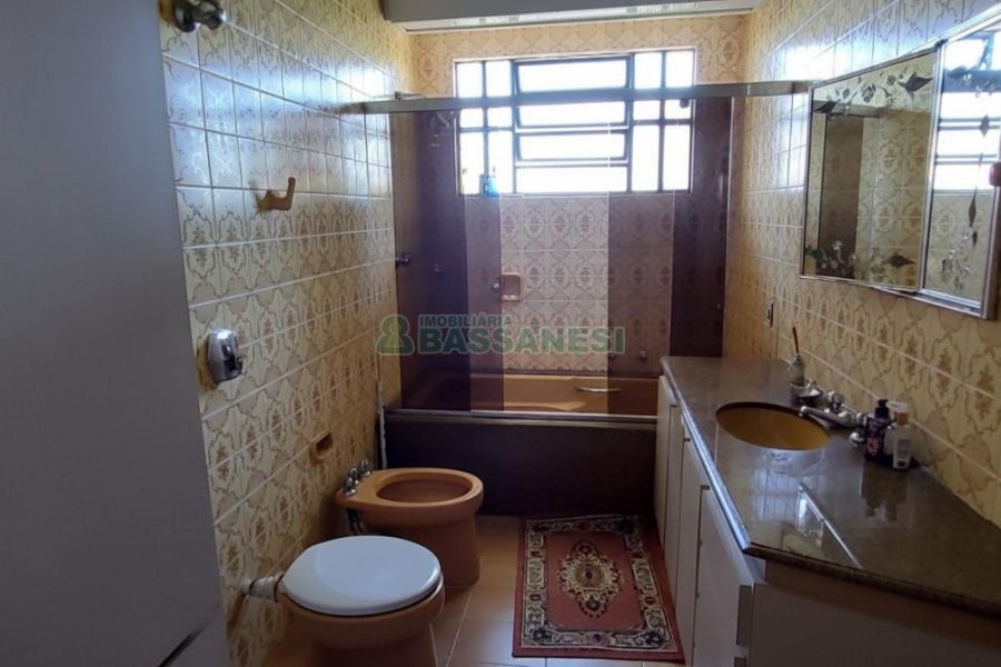 Casa com 400m², 4 dormitórios, 2 vagas, no bairro Petrópolis em Caxias do Sul para Alugar