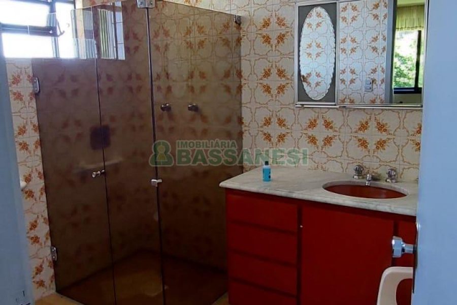 Casa com 400m², 4 dormitórios, 2 vagas, no bairro Petrópolis em Caxias do Sul para Alugar