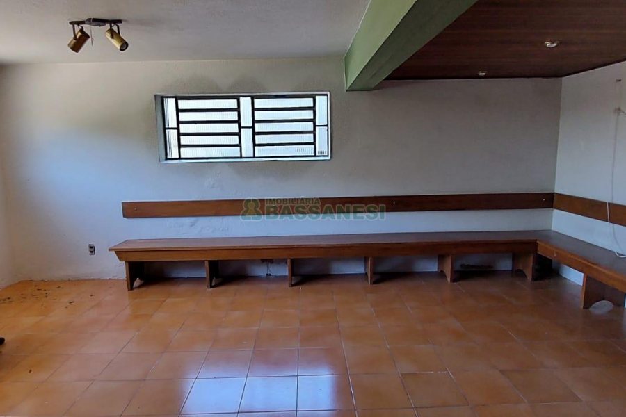 Casa com 400m², 4 dormitórios, 2 vagas, no bairro Petrópolis em Caxias do Sul para Alugar