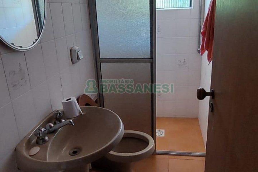Casa com 400m², 4 dormitórios, 2 vagas, no bairro Petrópolis em Caxias do Sul para Alugar