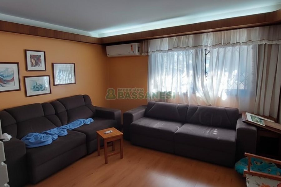 Casa com 400m², 4 dormitórios, 2 vagas, no bairro Petrópolis em Caxias do Sul para Alugar