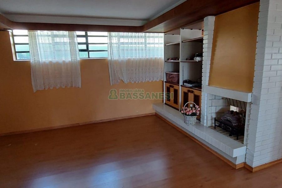 Casa com 400m², 4 dormitórios, 2 vagas, no bairro Petrópolis em Caxias do Sul para Alugar