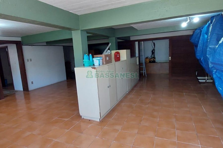 Casa com 400m², 4 dormitórios, 2 vagas, no bairro Petrópolis em Caxias do Sul para Alugar
