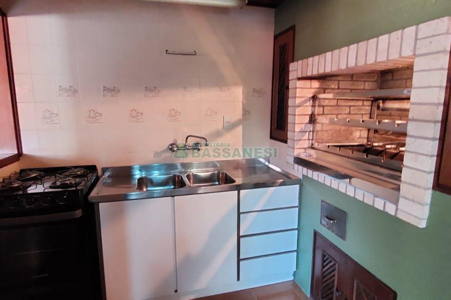 Casa com 400m², 4 dormitórios, 2 vagas, no bairro Petrópolis em Caxias do Sul para Alugar
