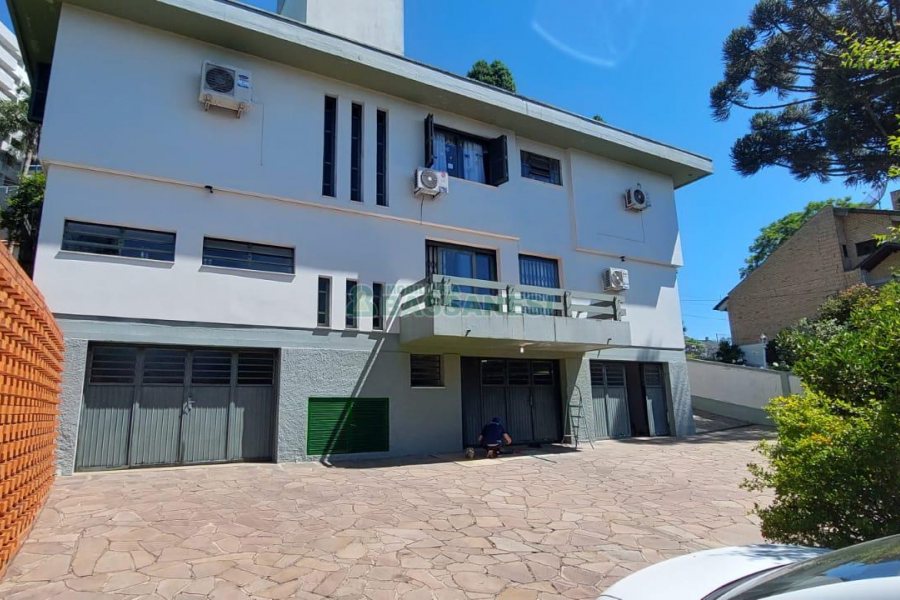 Casa com 400m², 4 dormitórios, 2 vagas, no bairro Petrópolis em Caxias do Sul para Alugar