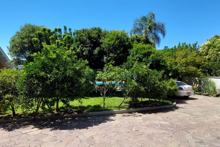 Casa com 400m², 4 dormitórios, 2 vagas, no bairro Petrópolis em Caxias do Sul para Alugar