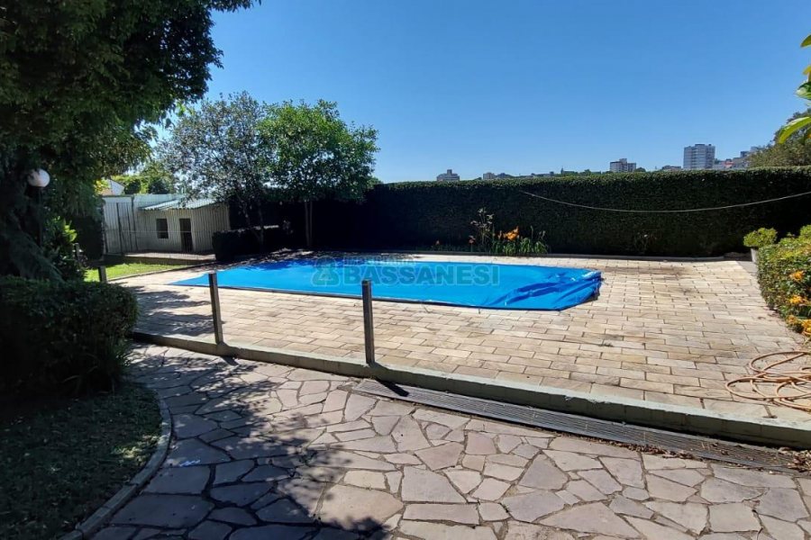 Casa com 400m², 4 dormitórios, 2 vagas, no bairro Petrópolis em Caxias do Sul para Alugar