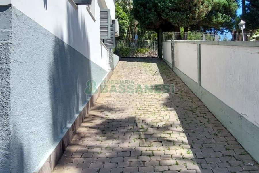 Casa com 400m², 4 dormitórios, 2 vagas, no bairro Petrópolis em Caxias do Sul para Alugar