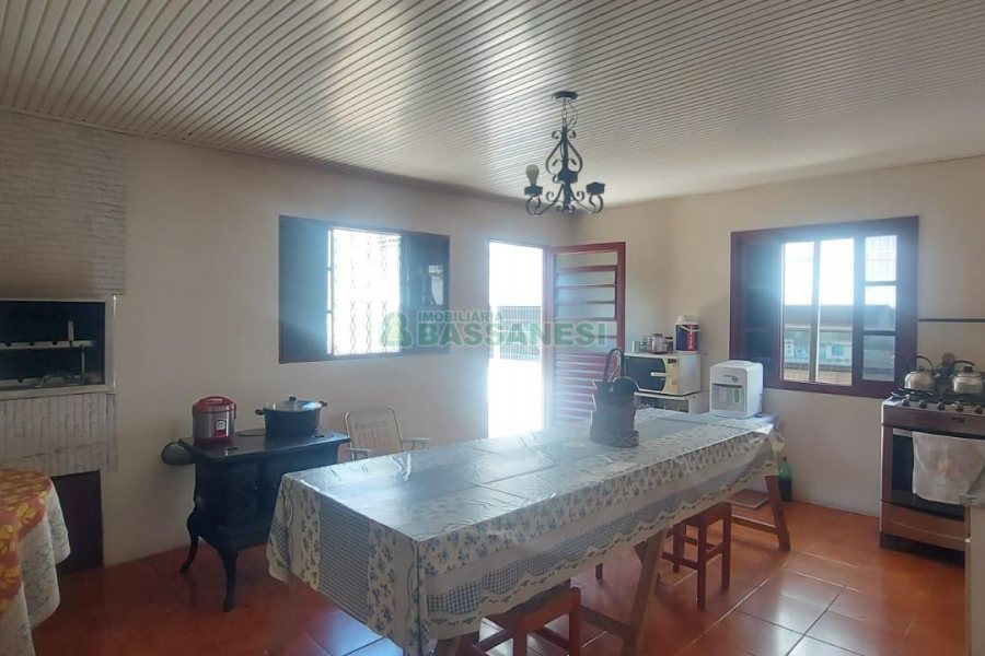 Casa com 172m², 1 vaga, no bairro Nossa Senhora de Fátima em Caxias do Sul para Comprar