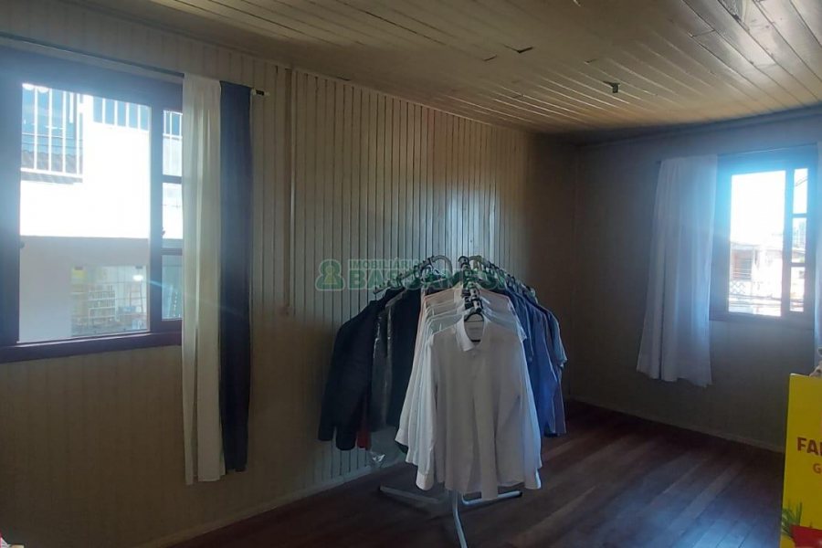 Casa com 172m², 1 vaga, no bairro Nossa Senhora de Fátima em Caxias do Sul para Comprar