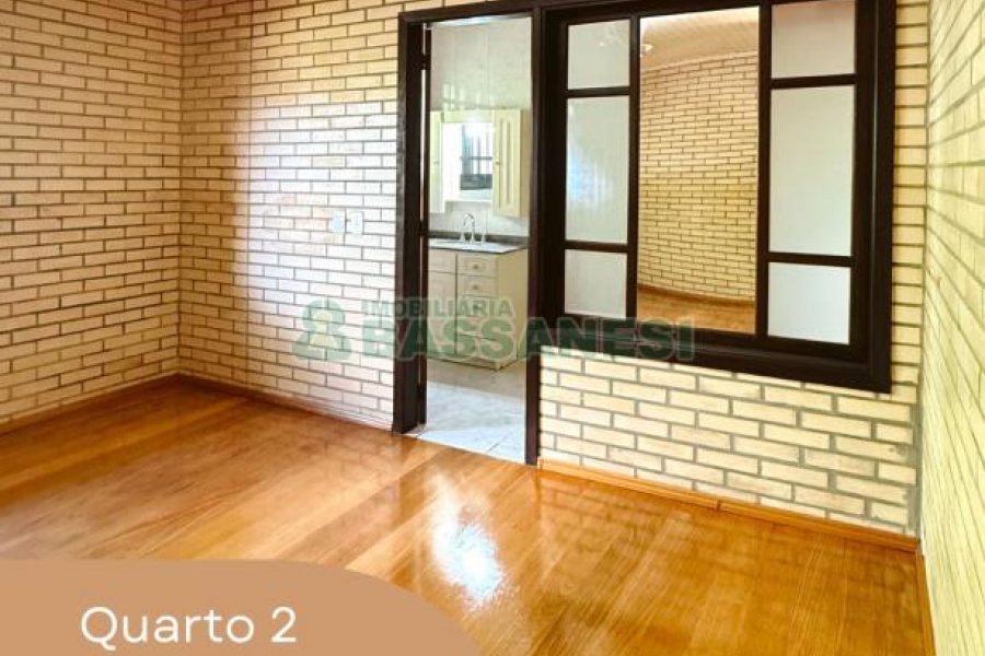 Casa com 215m², 3 dormitórios, 4 vagas, no bairro Santa Lúcia em Caxias do Sul para Comprar