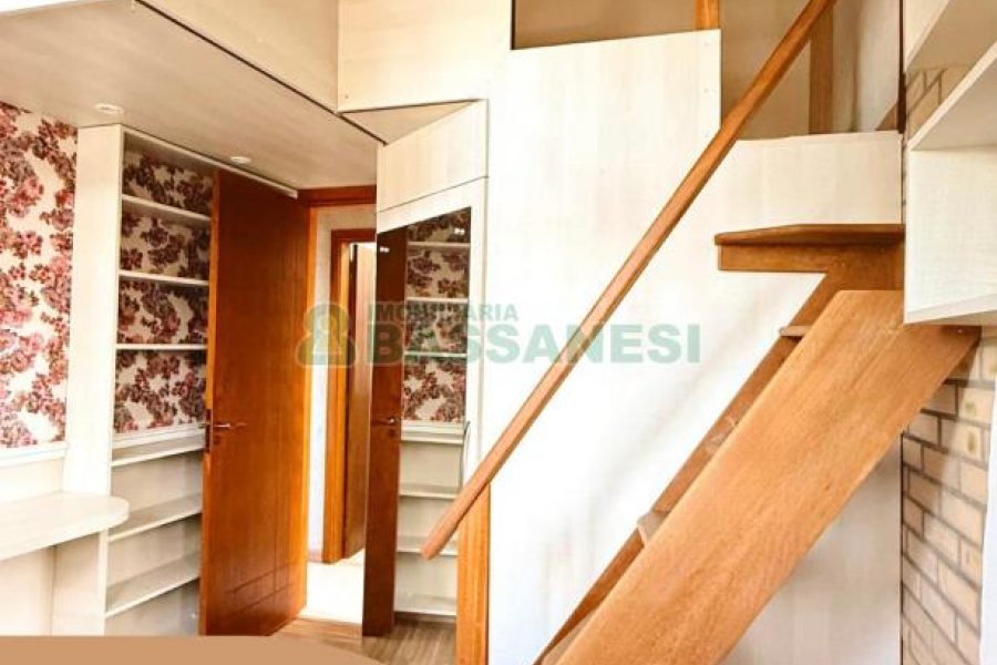 Casa com 215m², 3 dormitórios, 4 vagas, no bairro Santa Lúcia em Caxias do Sul para Comprar