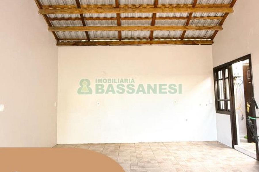 Casa com 215m², 3 dormitórios, 4 vagas, no bairro Santa Lúcia em Caxias do Sul para Comprar