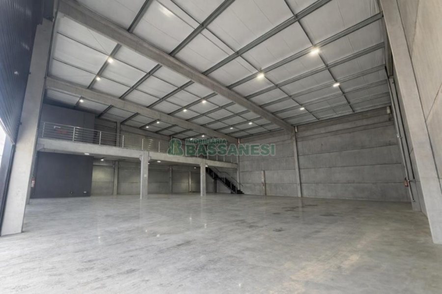Pavilhão com 636m², no bairro Linha 40 em Caxias do Sul para Alugar