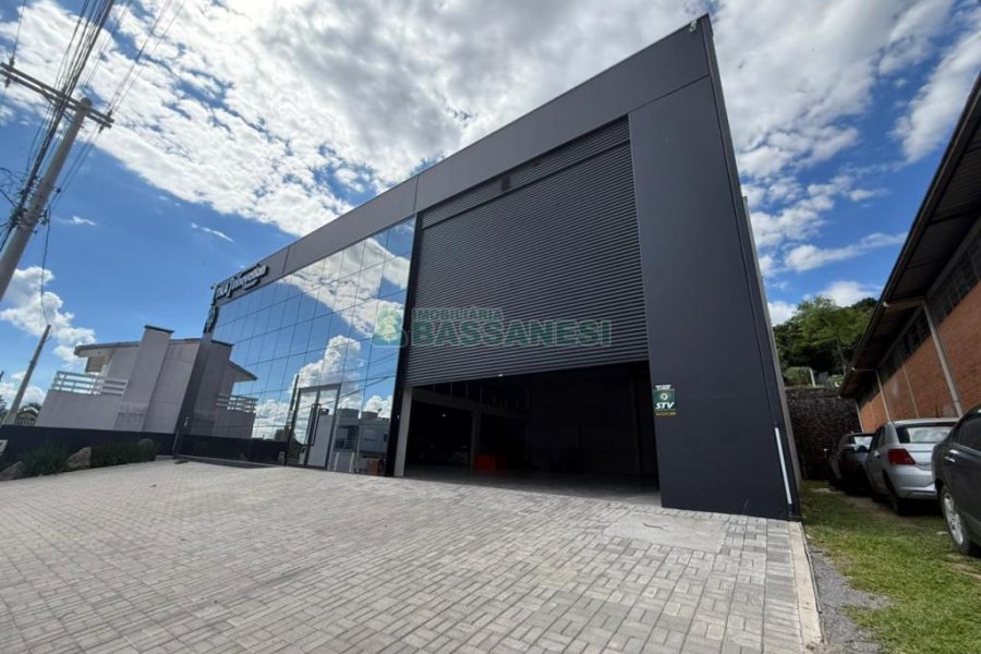 Pavilhão com 636m², no bairro Linha 40 em Caxias do Sul para Alugar