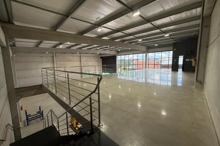Pavilhão com 636m², no bairro Linha 40 em Caxias do Sul para Alugar