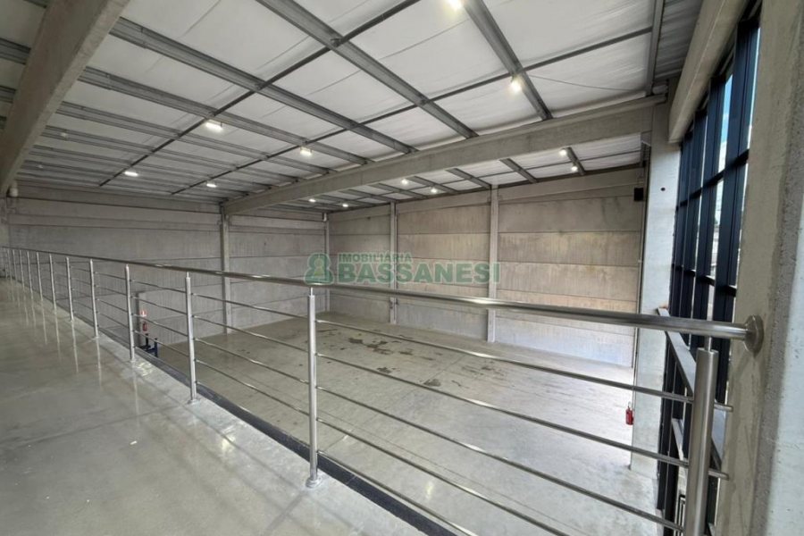 Pavilhão com 636m², no bairro Linha 40 em Caxias do Sul para Alugar