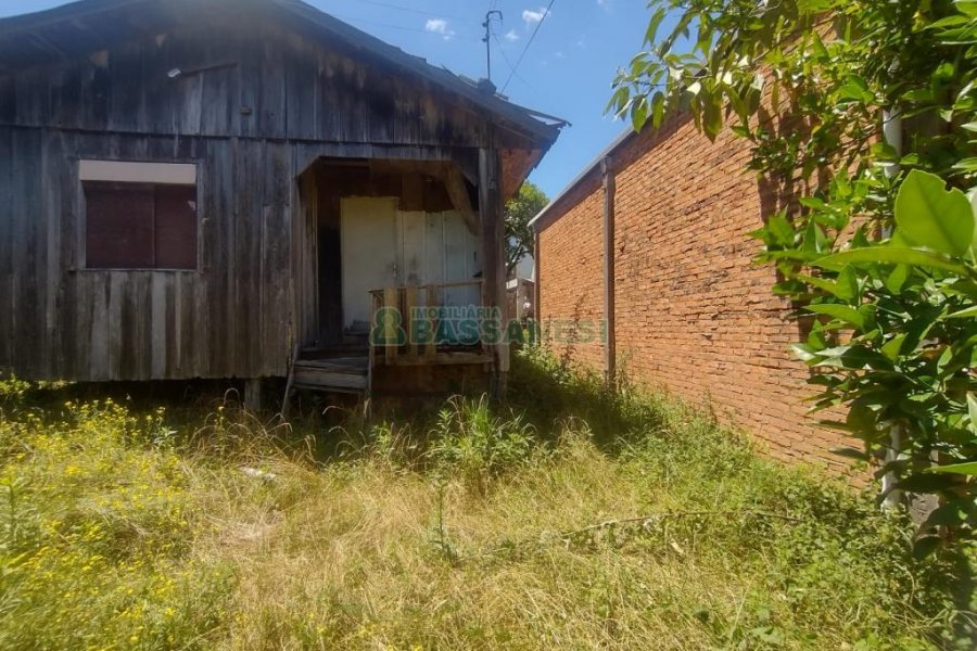 Casa, 2 dormitórios, no bairro São Ciro em Caxias do Sul para Comprar