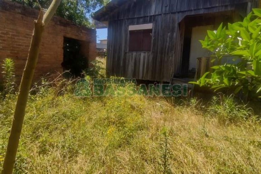 Casa, 2 dormitórios, no bairro São Ciro em Caxias do Sul para Comprar