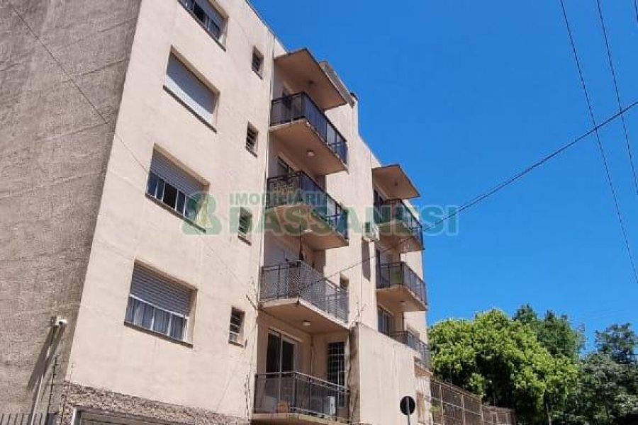 Apartamento com 88m², 2 dormitórios, 1 vaga, no bairro Madureira em Caxias do Sul para Comprar