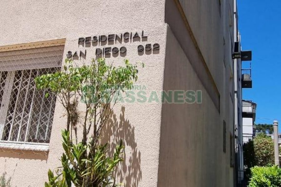 Apartamento com 88m², 2 dormitórios, 1 vaga, no bairro Madureira em Caxias do Sul para Comprar