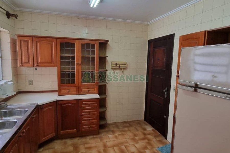 Apartamento com 88m², 2 dormitórios, 1 vaga, no bairro Madureira em Caxias do Sul para Comprar