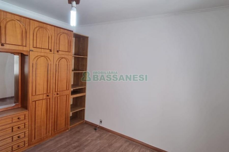 Apartamento com 88m², 2 dormitórios, 1 vaga, no bairro Madureira em Caxias do Sul para Comprar